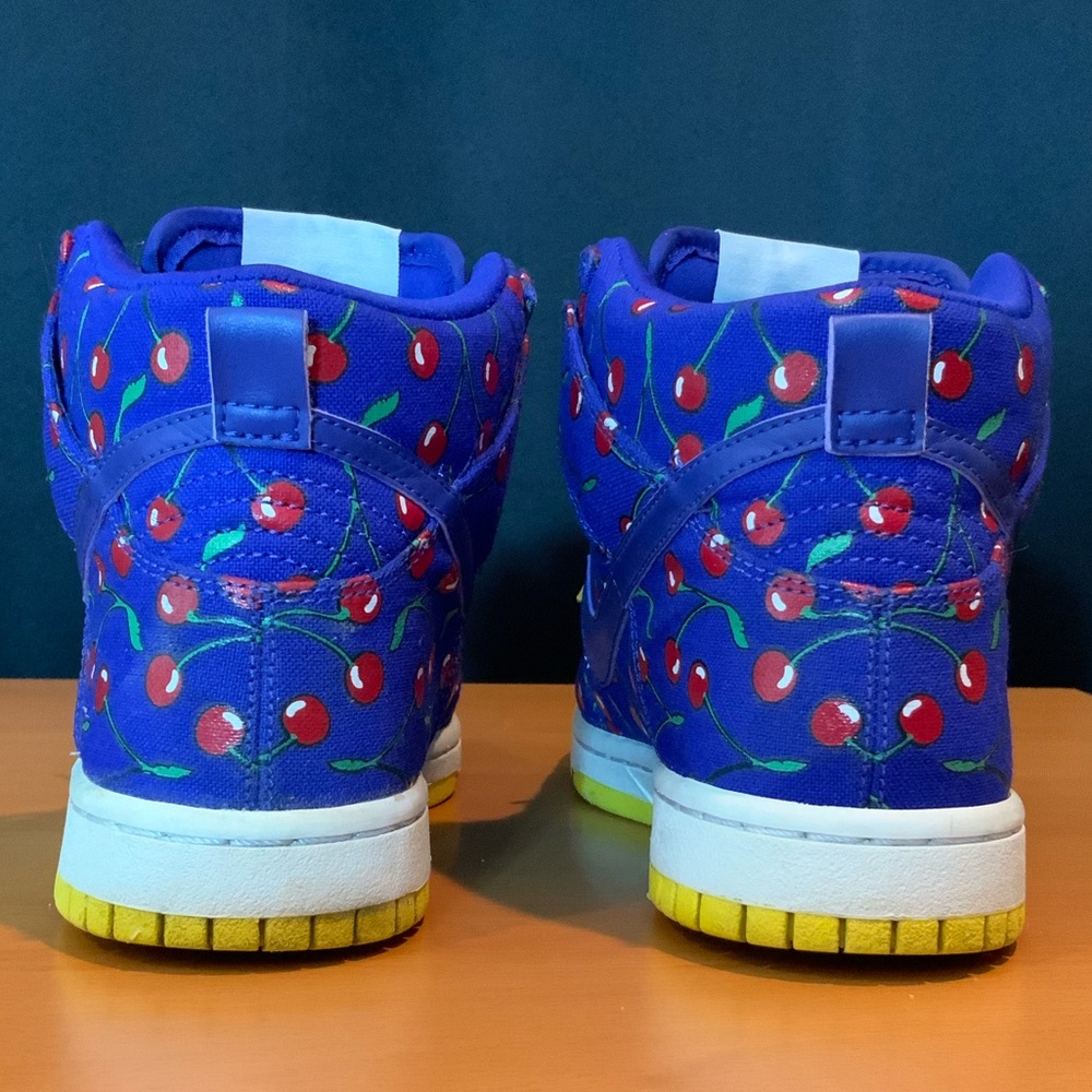 2009 Nike Dunks - image 4